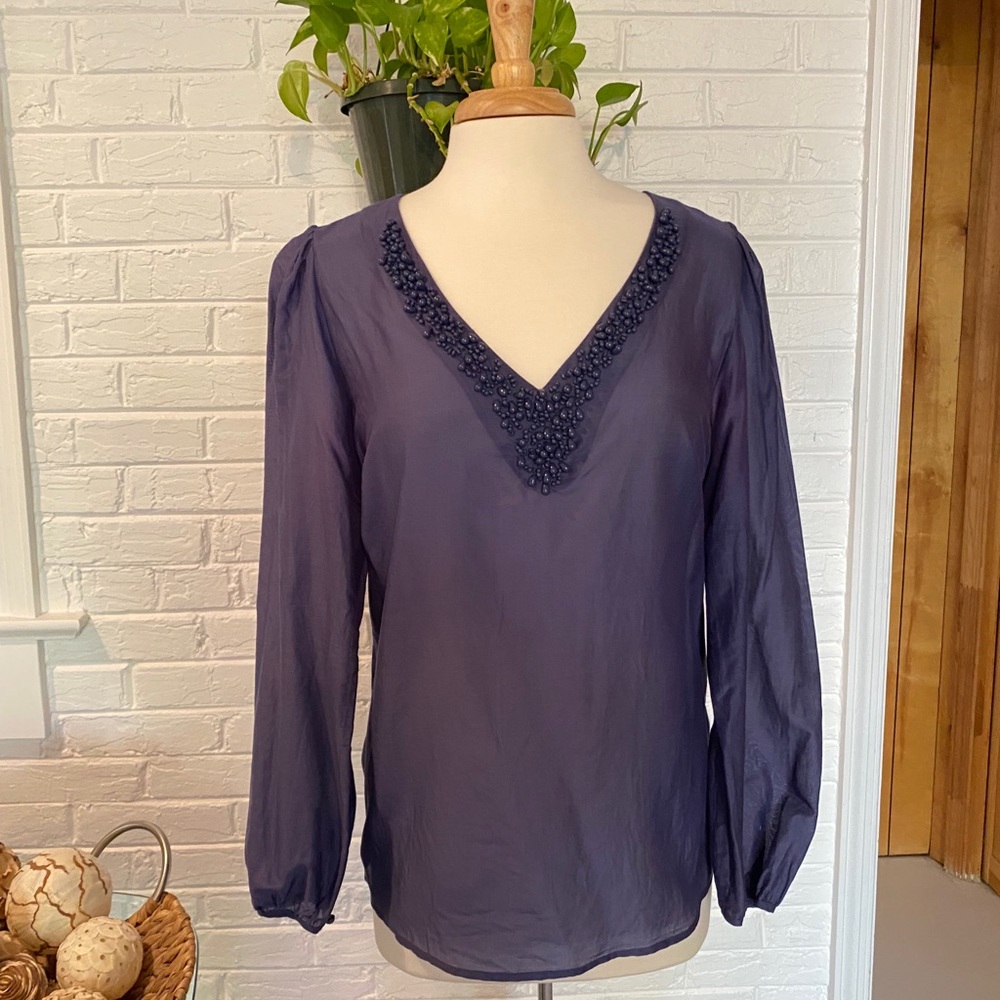 Banana Republic 👀 Eye-Catching, Adorned, V-neck Blouse. Size L